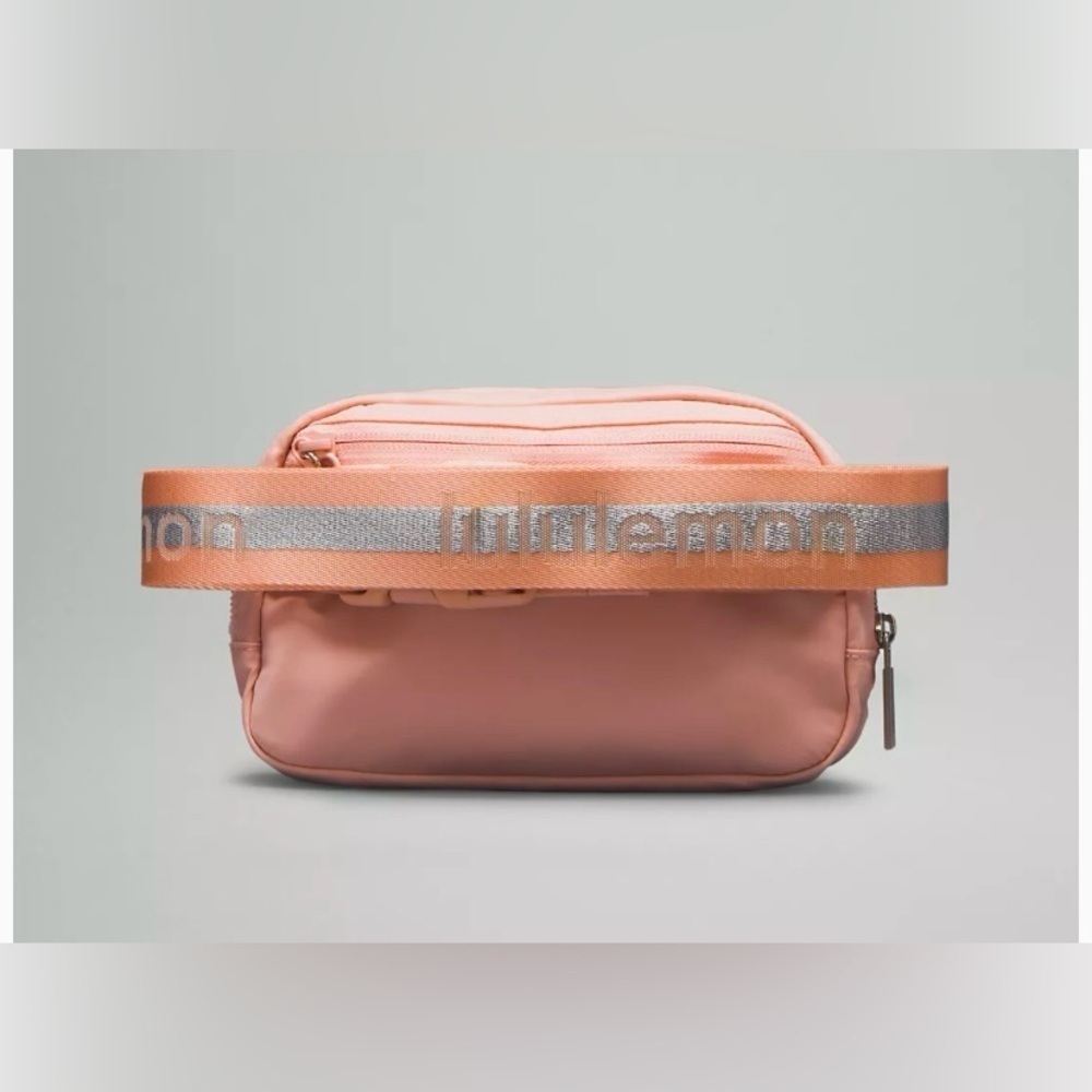 NWT Lululemon Everywhere Belt Bag 1L Pink Mist Silver Logo - Picture 5 of 10